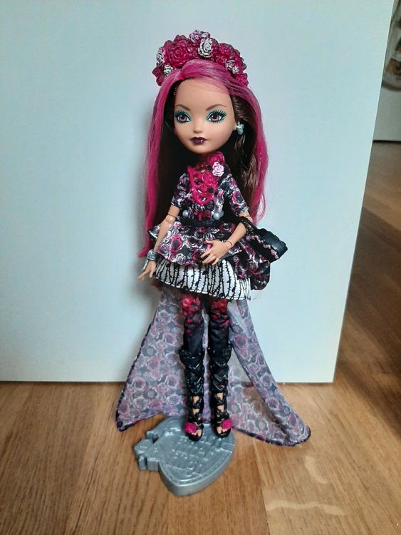 Poupée Ever After High – Mattel – Neuve Avec Accessoires – Pour Enfants 5-7 Ans