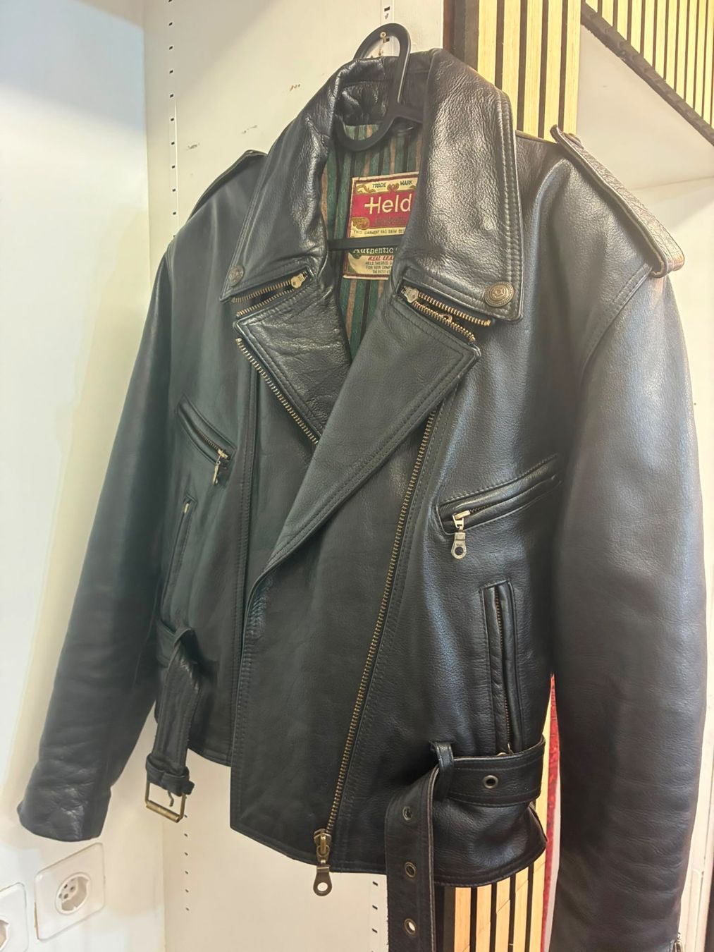 Vestes: Motorad Lederjacke – D'occasion à Füllinsdorf par Rollex