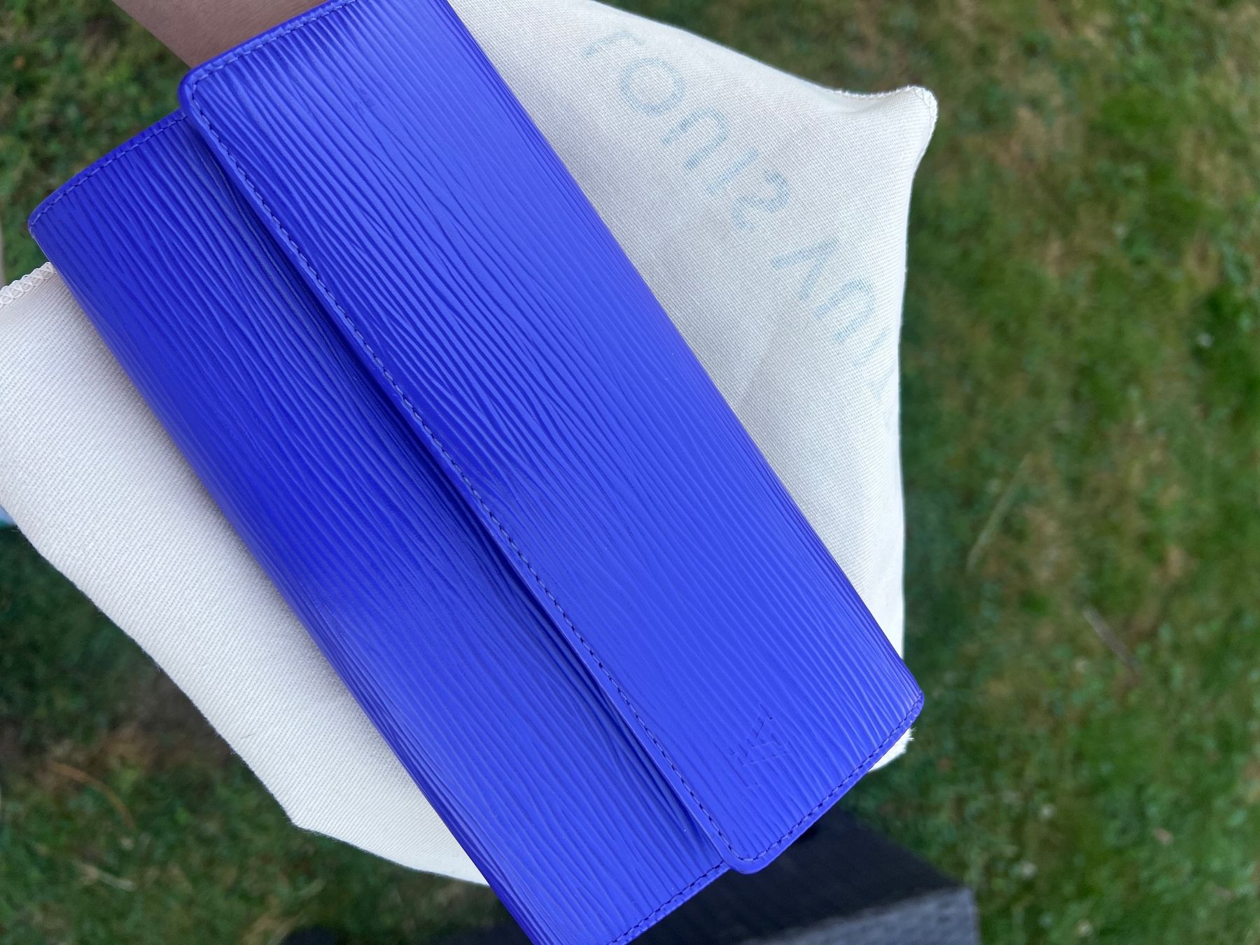 Louis Vuitton Portafogli: Louis Vuitton Sarah Wallet - Epi Leder - Viola – Usato da Derendingen venduto da MDPshopandmore 5