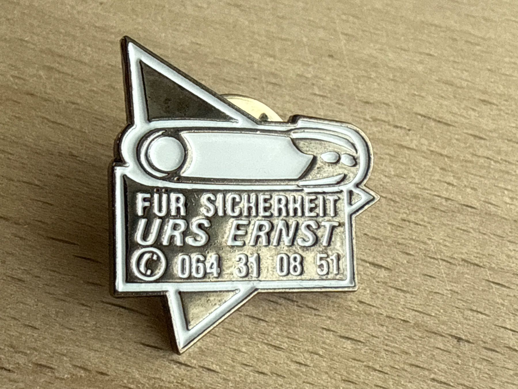 Placchette & Badge: Pin "Für Sicherheit Urs Ernst" – Usato da Glattbrugg venduto da Schweigmatt
