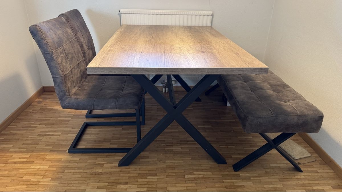 Tischset: Dining Table and Bench Set, Oak Effect, Metal Legs – Gebraucht aus Schlieren von and_z8fb 1