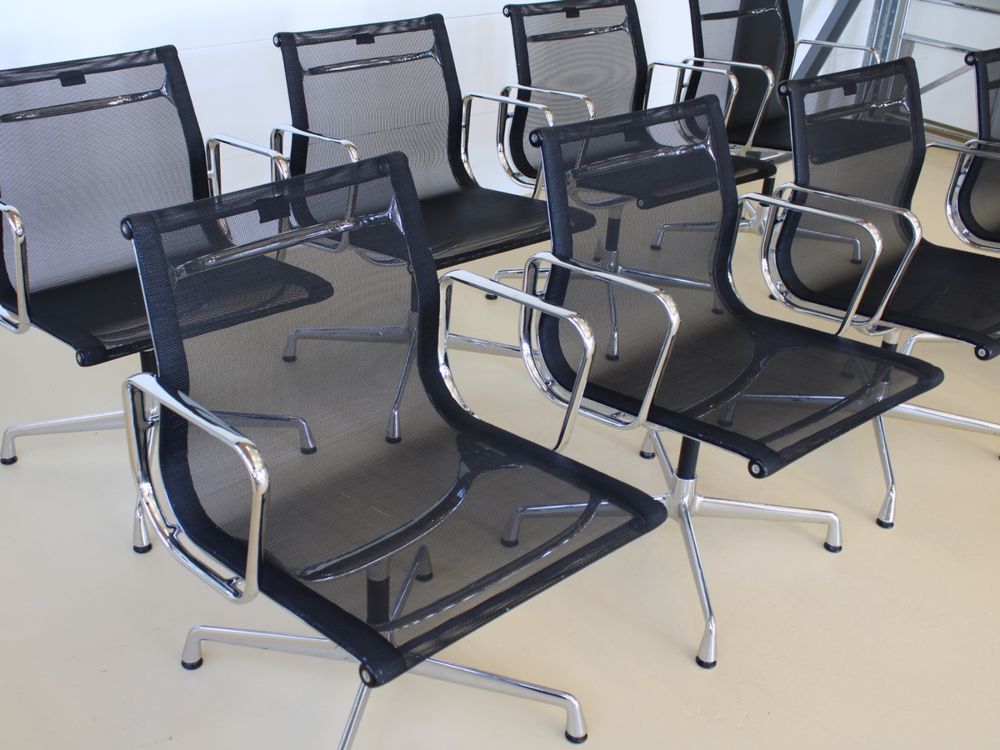 Vitra Eames Stühle EA108,  Netz schwarz 3
