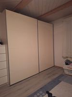Grosser Kleiderschrank mit Schiebetüren – 243 × 221 × 68.5 c