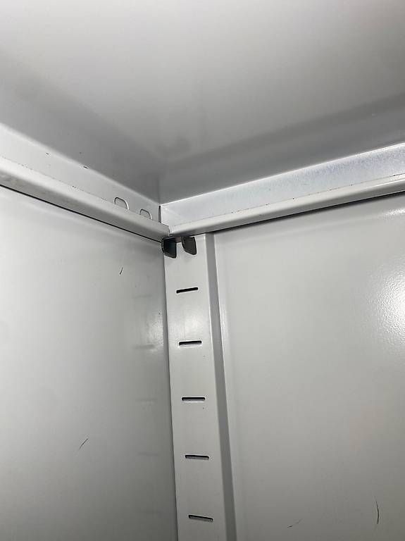 Schränke: Armoire solide en métal 4 Tablats – Gebraucht aus Chamoson von a_laroyale 3