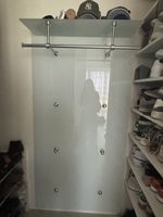 Wandgarderobe Glas mit Kleiderstange neuwertiger Zustand