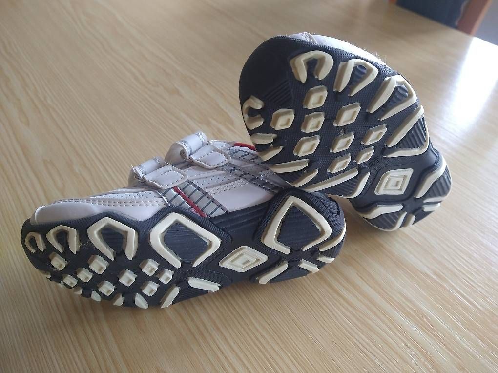 Scarpe per ragazzi: Neue Schuhe Grösse 26 – Usato da Ebnat-Kappel venduto da Schneehas20 1