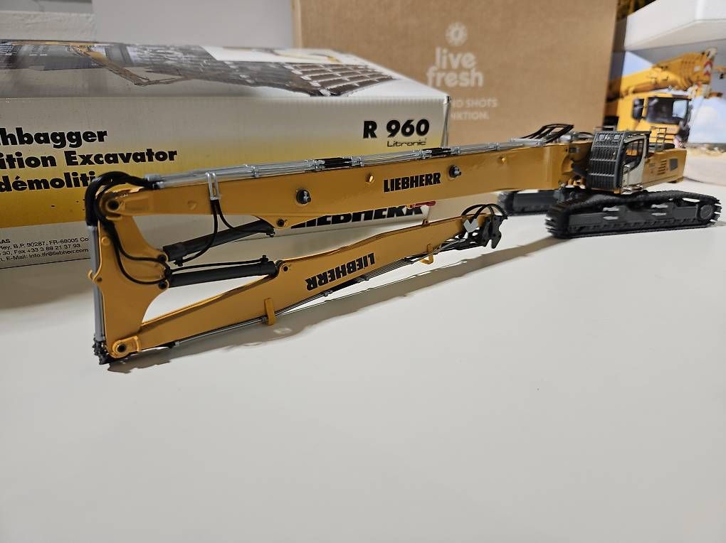 Kits de montage: LIEBHERR R960 Demolition1:50 – D'occasion à Wittenbach par r_e_d87p