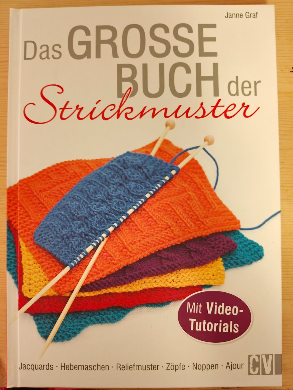 Libri: Das große Buch der Strickmuster / CV 2019 Zöpfe, Jaquards .. – Usato da Muttenz venduto da Negnuja