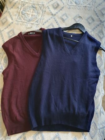 Due gilet in pura lana, taglia M