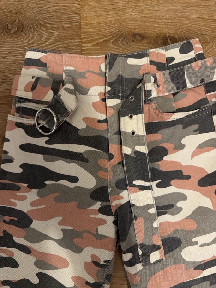 Bershka Hosen: Bershka Hose Tarnmuster Gr. 34/36 – Gebraucht aus Moudon von patricia115 1