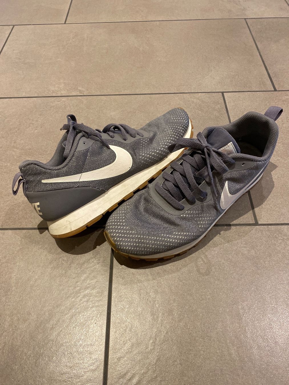 Nike Scarpe da uomo: Nike Damen Sneaker Schuh, Gr. 41 – Nuovo (secondo la descrizione) da Nottwil venduto da TOP_Saler