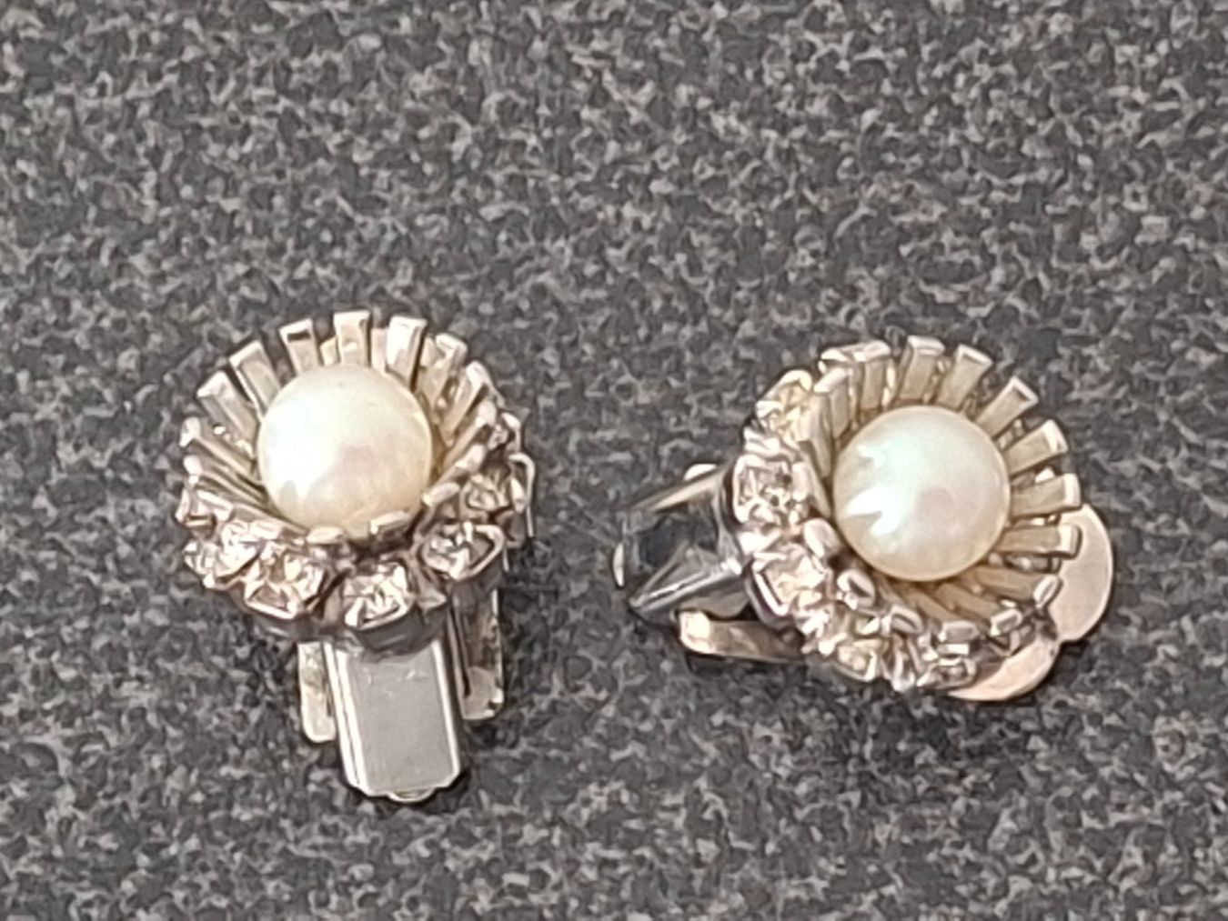 Orecchini pendenti & Orecchini a lobo: Ohrclips Kunstperlen & Strass-Steinchen Silberfarben Vintage – Usato da Gattikon venduto da jeansgli 1