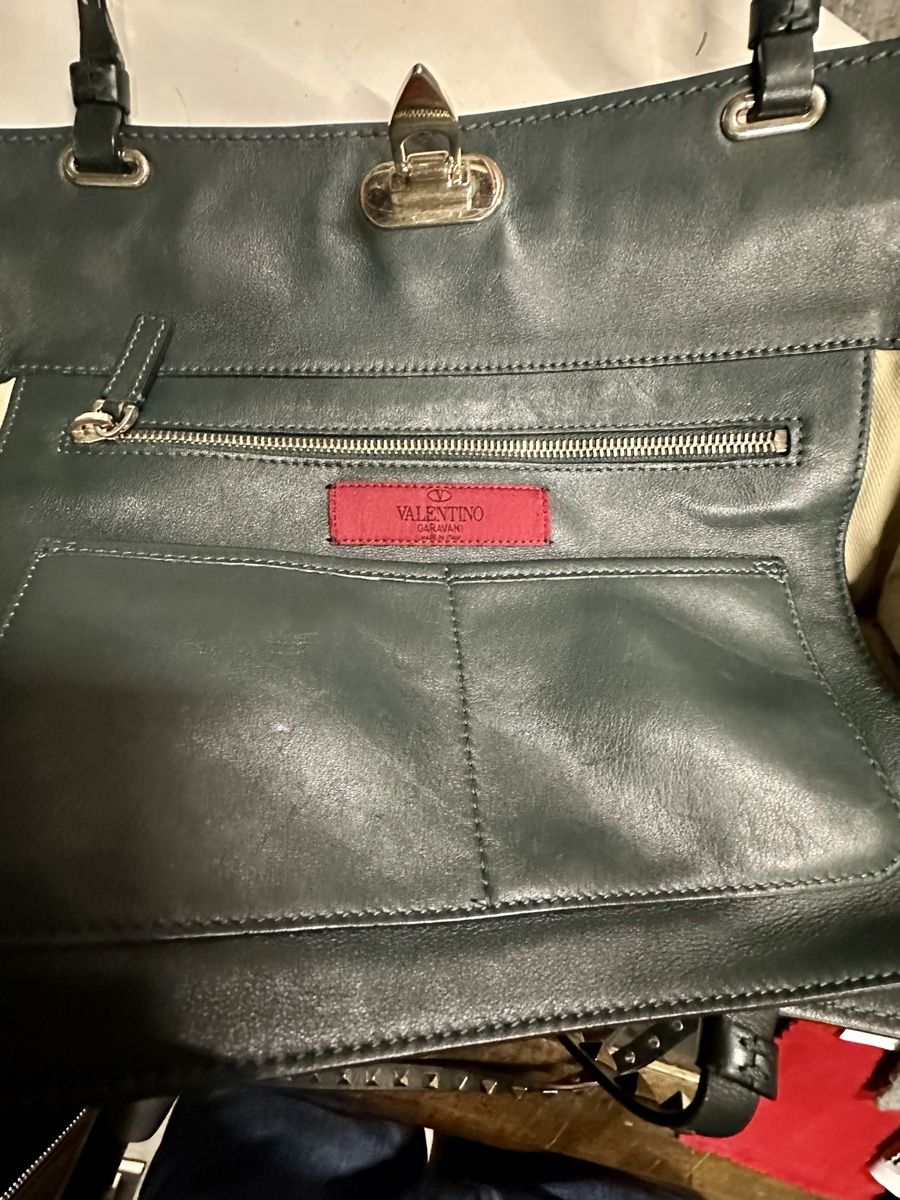 Valentino Taschen für Damen: Sac à main Valentino Garavani Rockstud cuir vert. – Gebraucht aus Genève von Tom6 6
