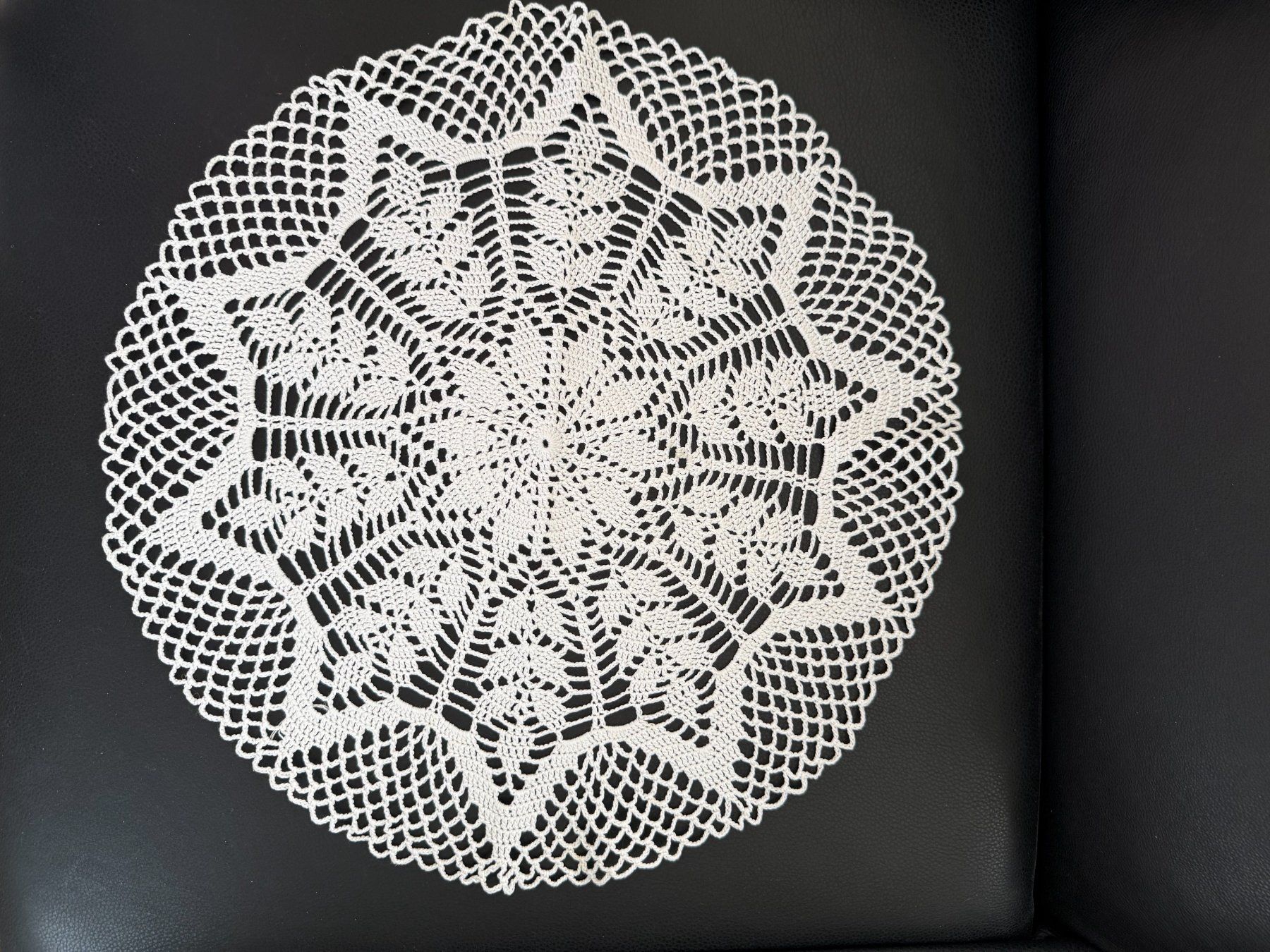 Sottobicchieri: Spitzendeckchen  Untersetzer  gehäkelt  Farbe weiss – Usato da Subingen venduto da ArtBead