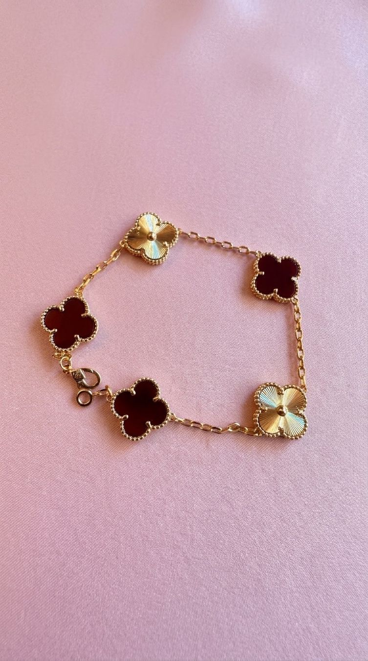 Bracciali & Braccialetti: Bracelet Trèfle Dark red – Nuovo e nell'imballaggio originale da St-Maurice venduto da Sandrinette123
