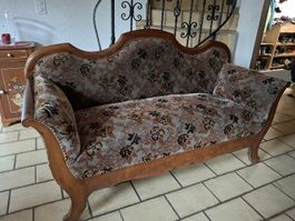 Antikes Sofa (ev. Biedermeierstil?)