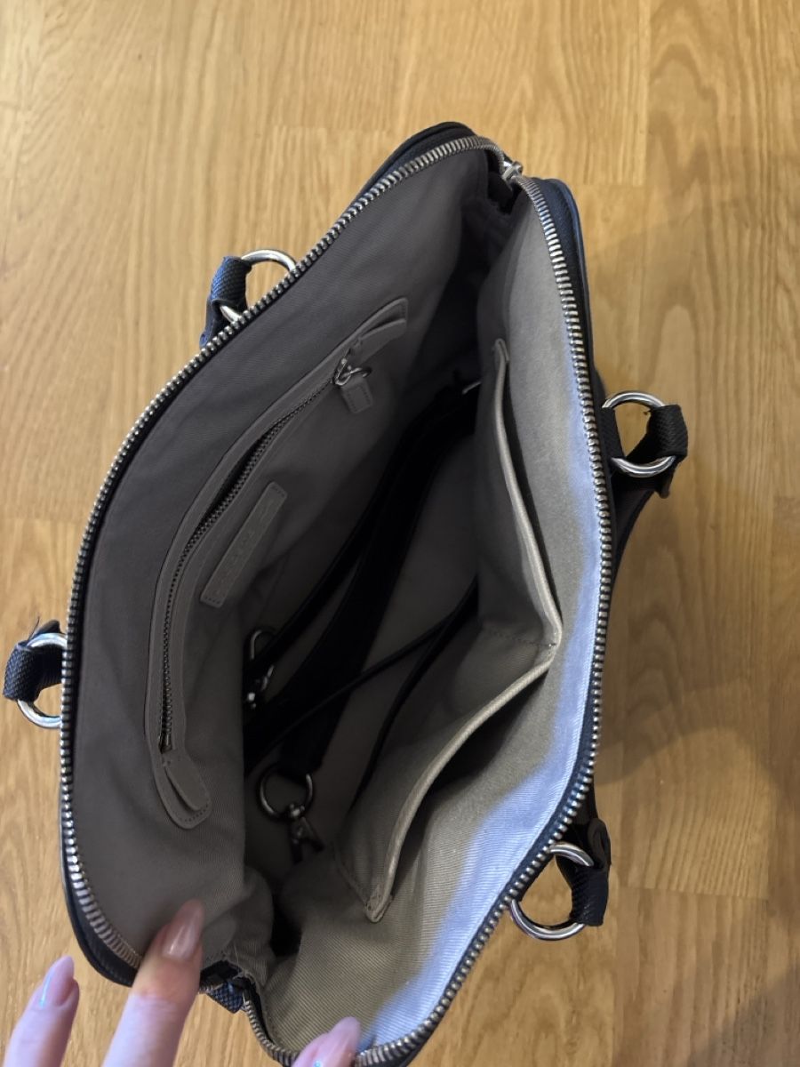 Lacoste Sacs femmes: Lacoste Handtasche schwarz  – D'occasion à Rünenberg par ZwergLi100 1