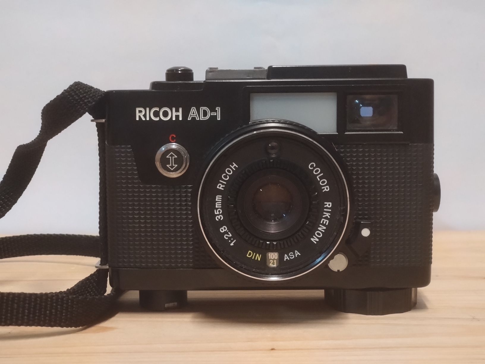 Ricoh Appareil photo: Ricoh AD-1 compact argentique 35mm - – D'occasion à Farvagny-le-Grand par LaCaverne