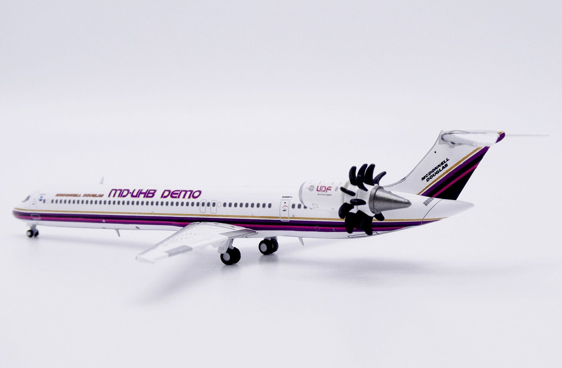 McDonnell Douglas Modellbausätze & Standmodelle: MD-81 - DEMO – Neu und originalverpackt aus Morges von iljamuromez 4