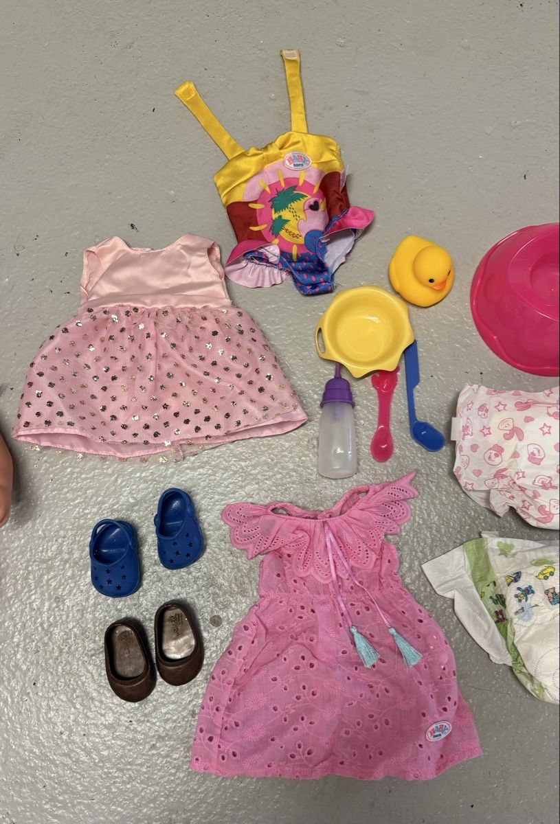 Carrozzine per bambole: Doll stroller + doll and accessories – Usato da Kloten venduto da wer_26t5 7