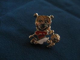 Pin's doré foot Pierre Lang, neuf