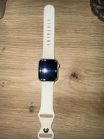 Apple Watch Smartwatch goldfarben weisses Armband