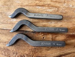 3 poinçons P + 1 + 0 - courbés 0,5 mm / Feingehaltstempel