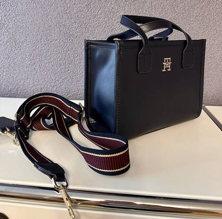 Handtasche Tommy Hilfiger dunkelblau neu mit Tragegurt