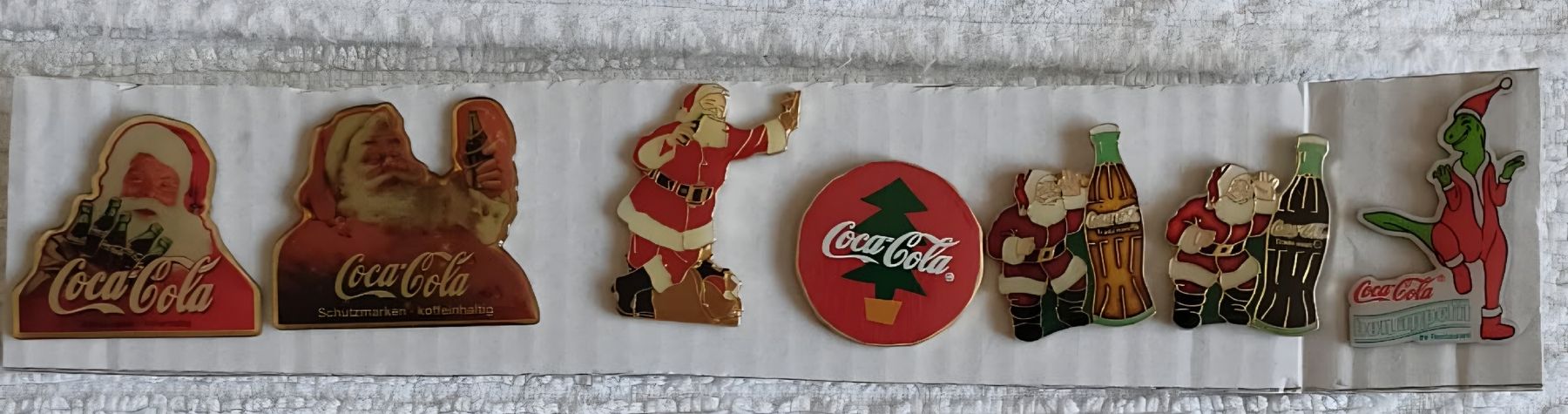 Coca-Cola Placchette & Badge: Coca Cola Weihnachts Pins – Usato da Luzern venduto da Luzern_Energy