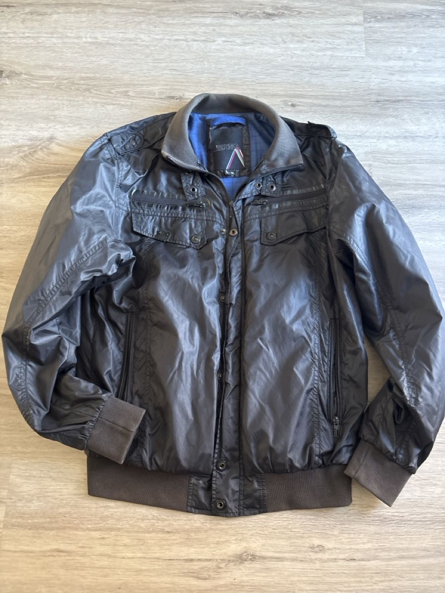 Bershka Jacken: Bershka veste Taille M – Gebraucht aus Delémont von Ma_LoU.01