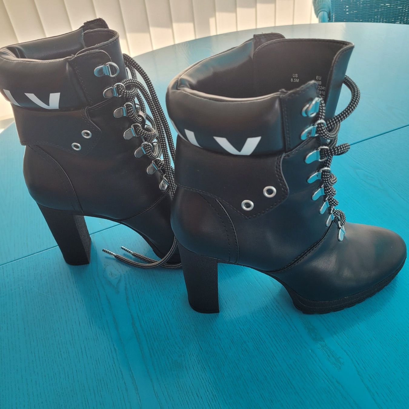DKNY Chaussures femmes: DKNY  Stiefeletten Gr.39 – Neuf avec emballage d'origine à SCHÜBELBACH par CoKaHa 2