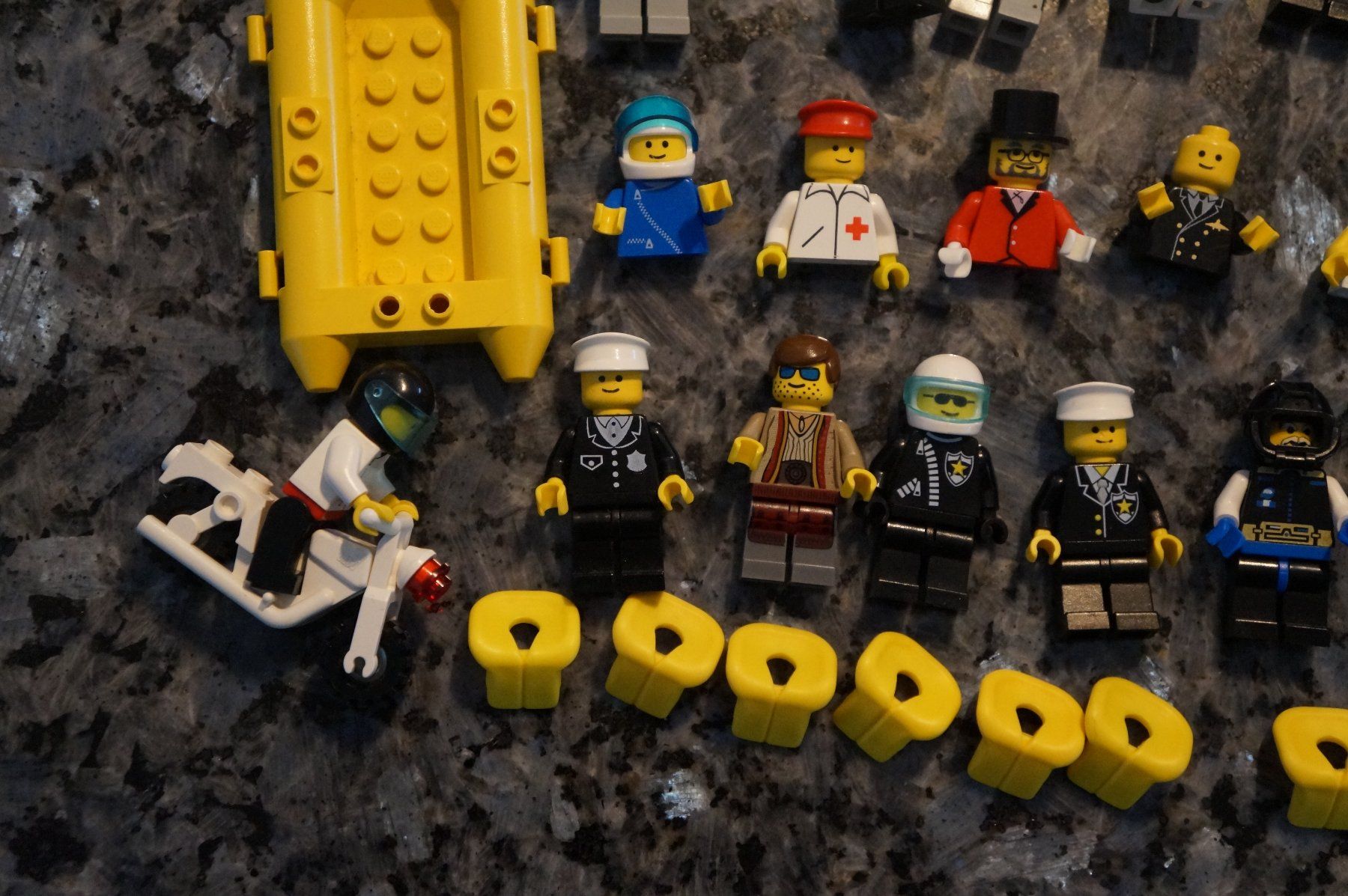 Lego Jouets: Lego Minifiguren mit Zubehör – D'occasion à bronschhofen par blackpearl01 4