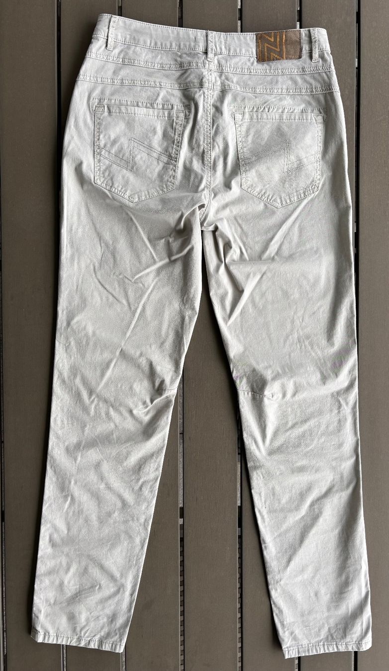 Nile Pantaloni: Nile leichte Freizeithose, Gr. S, beige – Usato da Ebnat-Kappel venduto da Molton 1