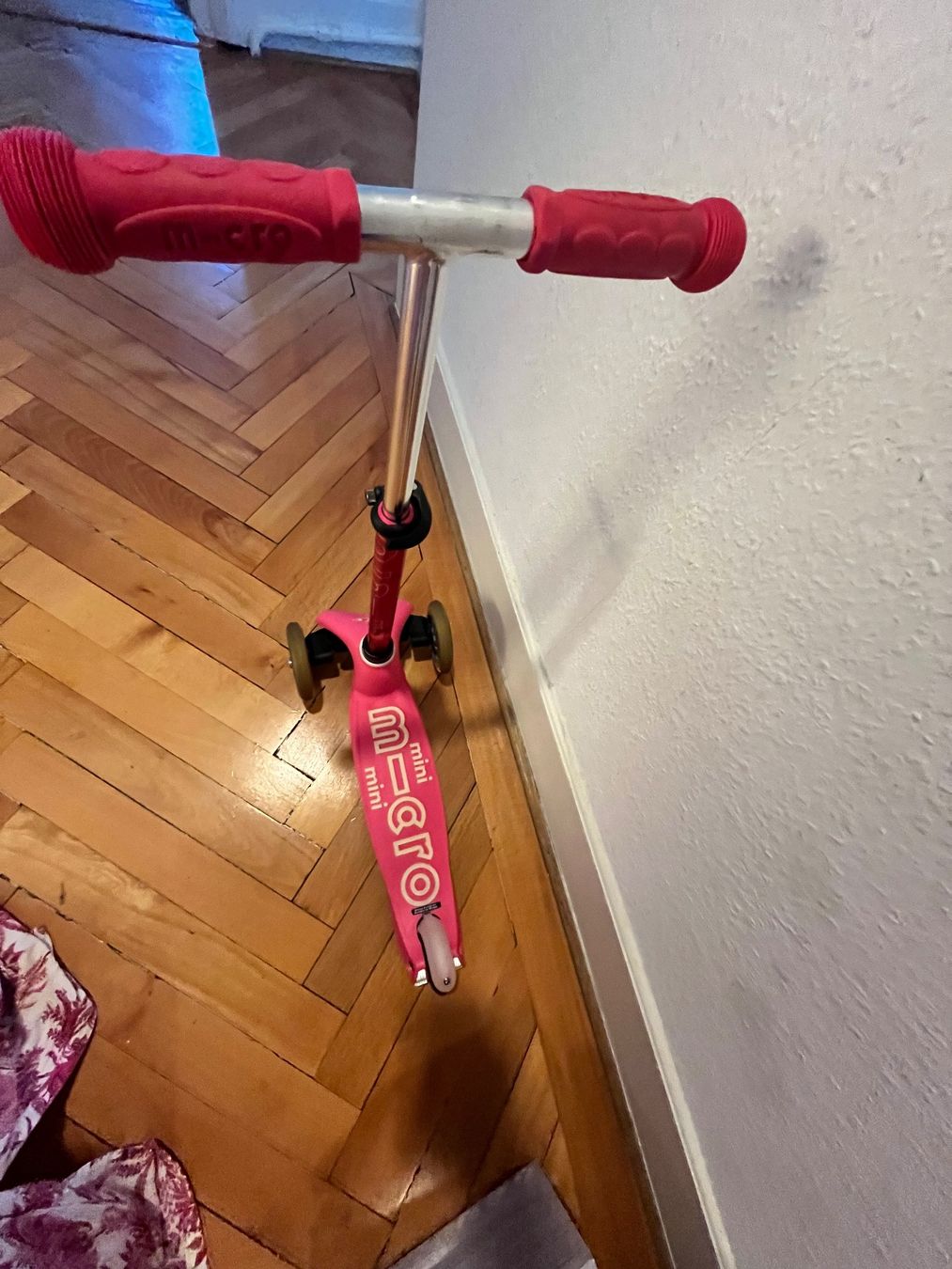 Micro Veicoli per bambini: Child micro mini trottinette and ABUS helmet – Usato da Genève venduto da dmt_y25y 4