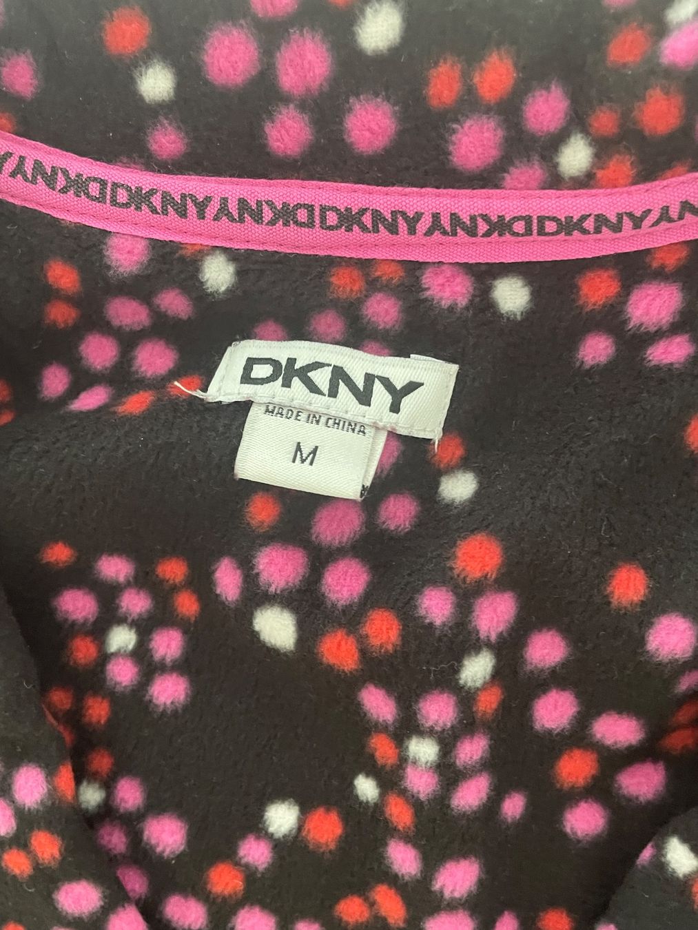 DKNY Negligees & Pyjamas: Fleece Pijama der Marke DKNY – Gebraucht aus Schaffhausen von kon_9tj8 1