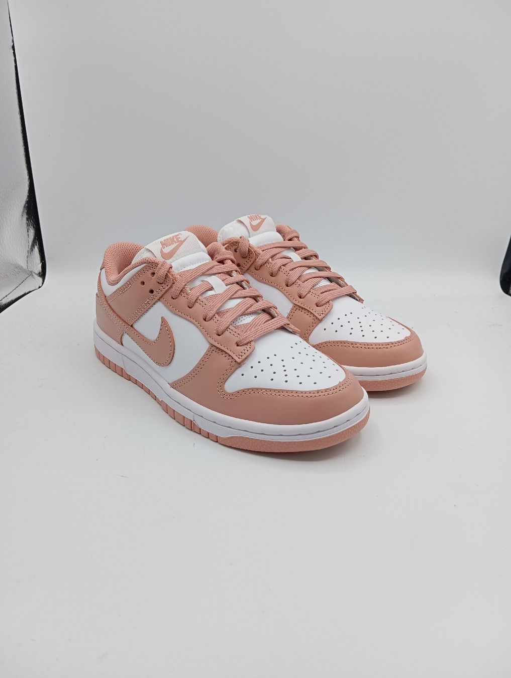 Nike Scarpe da donna: Nike Dunk Low "Rose Whisper" (EU37.5) – Nuovo e nell'imballaggio originale da Schaffhausen venduto da outlez 1