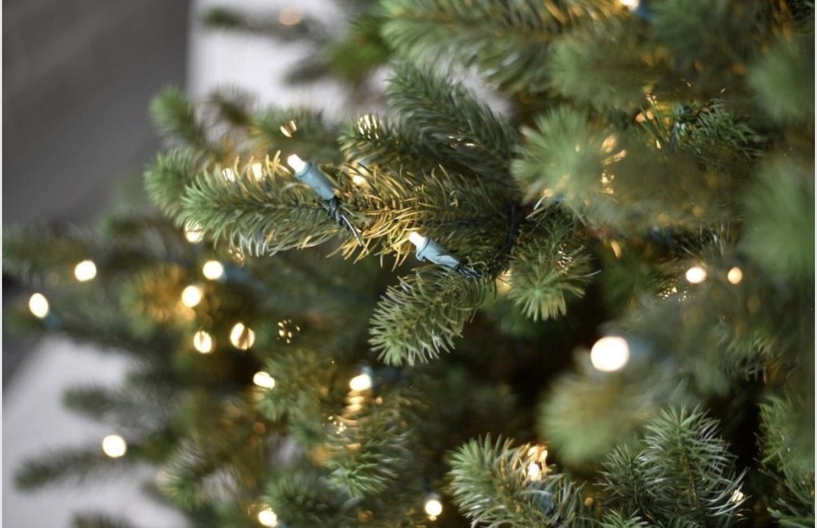 Alle Dekorationen: Künstlicher Weihnachtsbaum grün 2,28m – Gebraucht aus Freienbach von SwissTopDeals 1