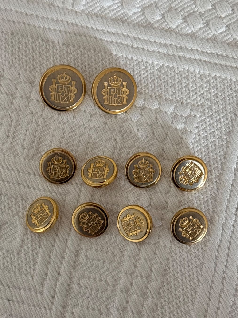 Bottoni: 10 Metallknöpfe goldfarben – Usato da Luzern venduto da Sontru