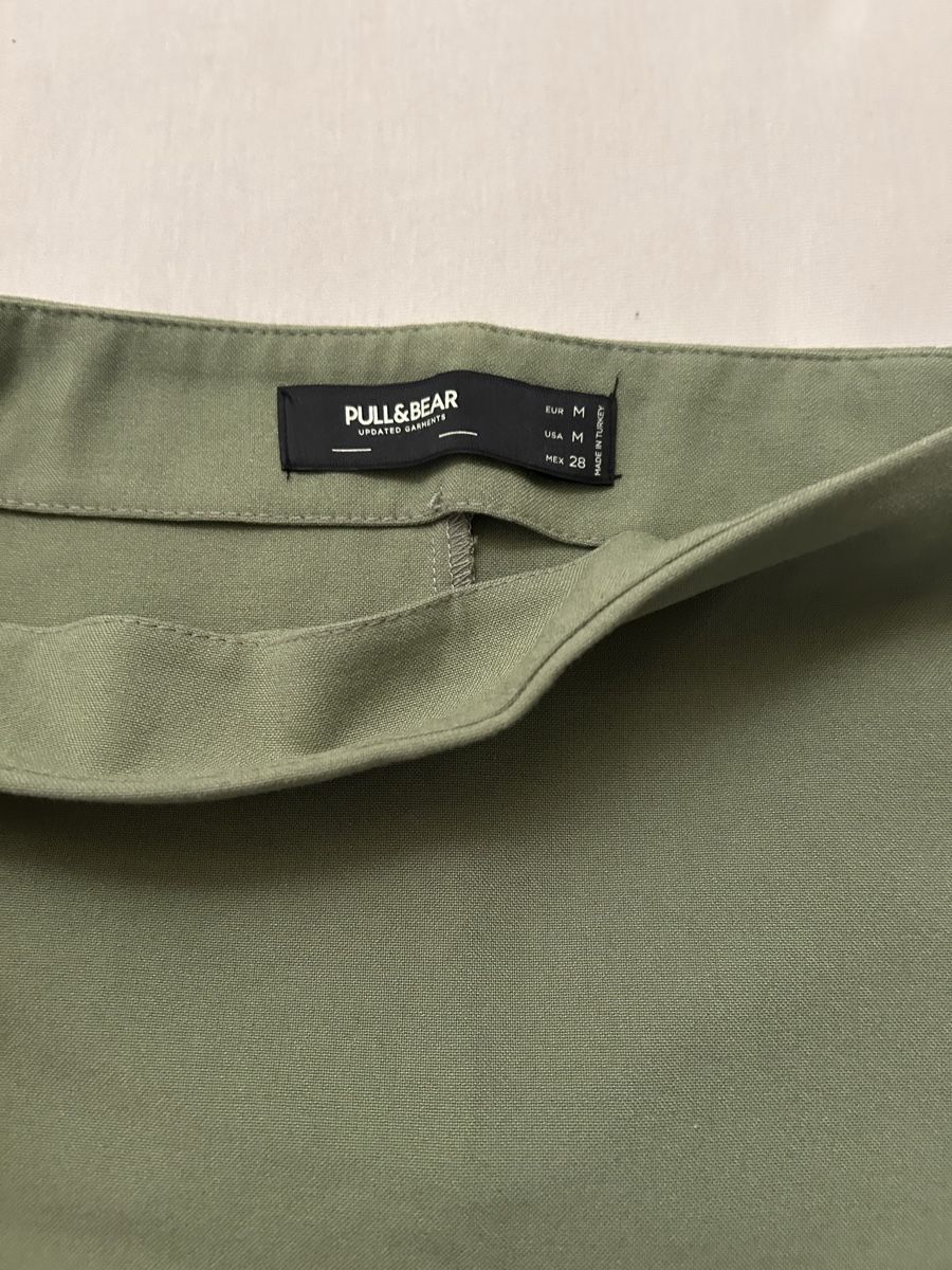 Gonne: Pull&Bear mini skirt with slit. Size M.  – Usato da Ponte Capriasca venduto da noemi.slg 1