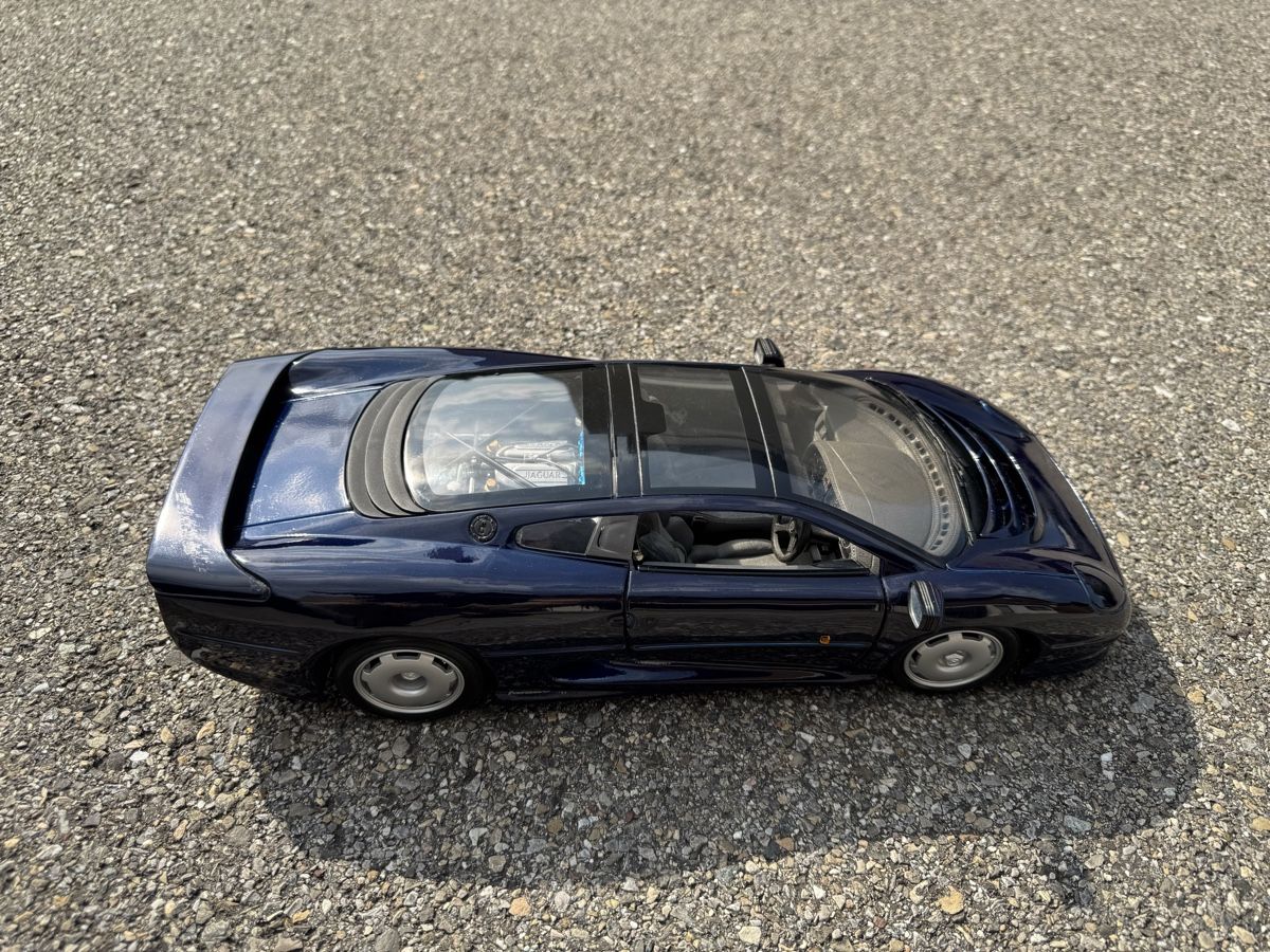 Maisto Modellini d'auto: Jaguar XJ220 1:12 – Usato da Weinfelden venduto da Sagun 4