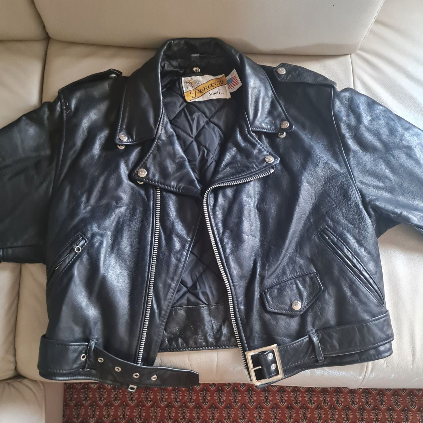 Jacken: Lederjacke in schwarz, Grösse M – Gebraucht aus Coeuve von Nelly2 1