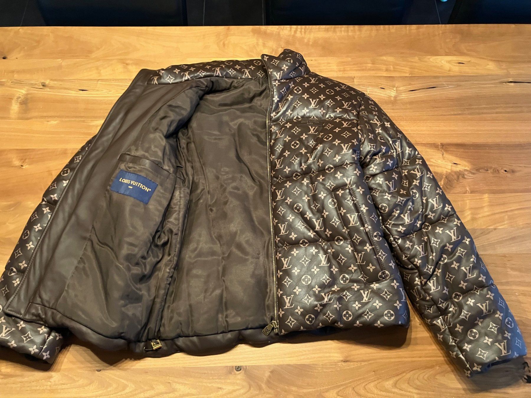 Louis Vuitton Giacche: Louis Vuitton Monogram Pufferjacke Gr. 50 – Nuovo e nell'imballaggio originale da Zäziwil venduto da Bewy1 2