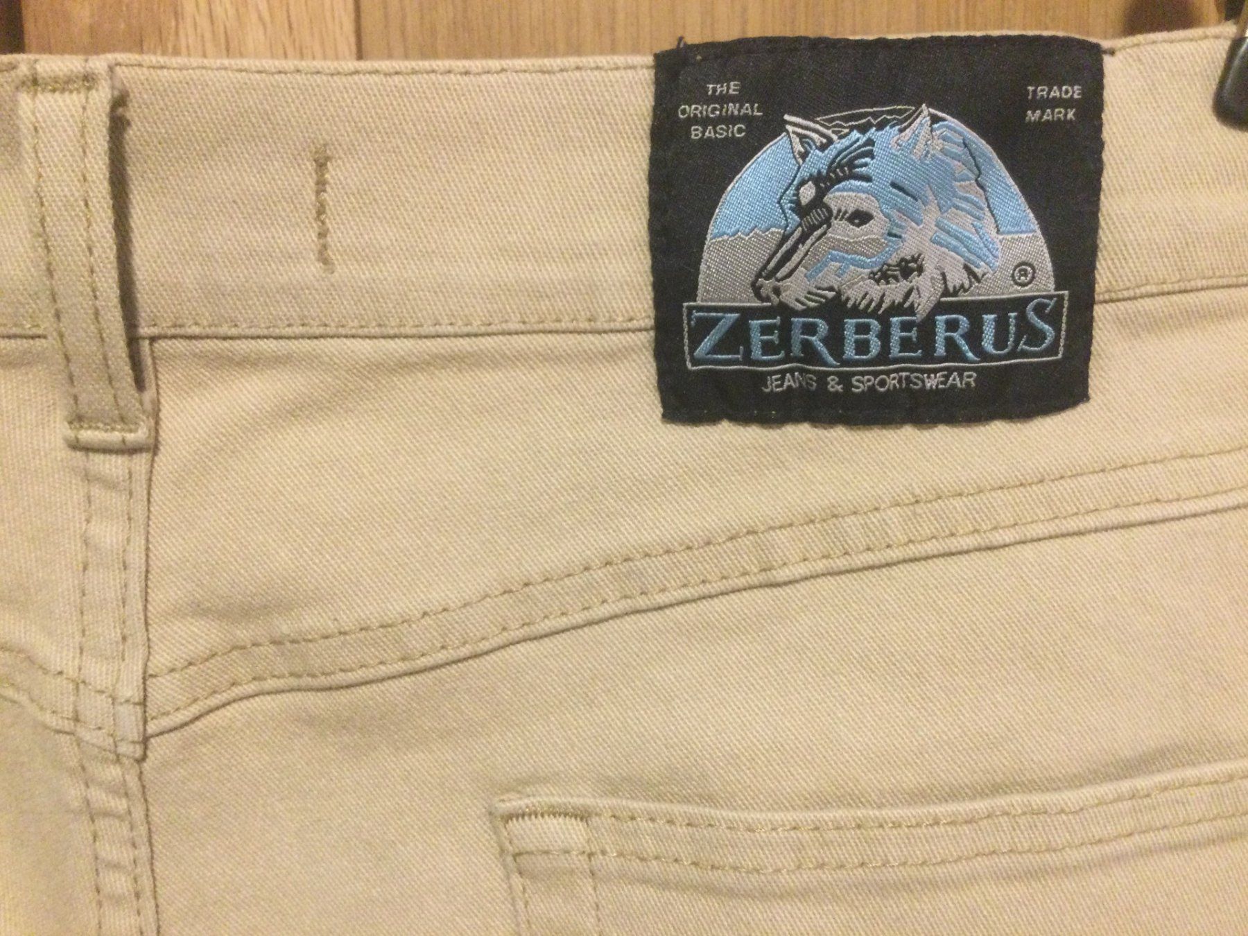 Jeans: Herren Jeans Zerberus – Usato da Moosseedorf venduto da MarcPSahli