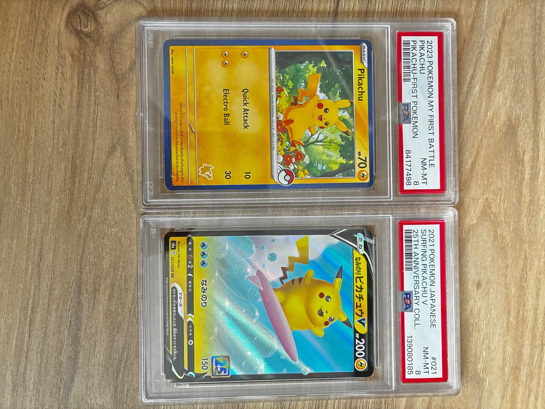 Pokémon Carte collezionabili: Pikachu PSA 8 First Battle - PSA 8 25th anniversary Colle. – Nuovo (secondo la descrizione) da Riaz venduto da Diogo.