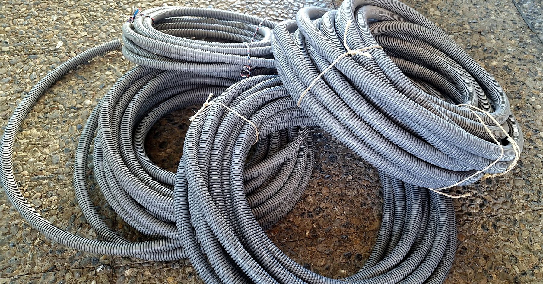 Tubi & Tubi flessibili: Profi Flex Panzer Wellrohr 20mm +16mm  – Usato da Emmenbrücke venduto da abu_9mj8