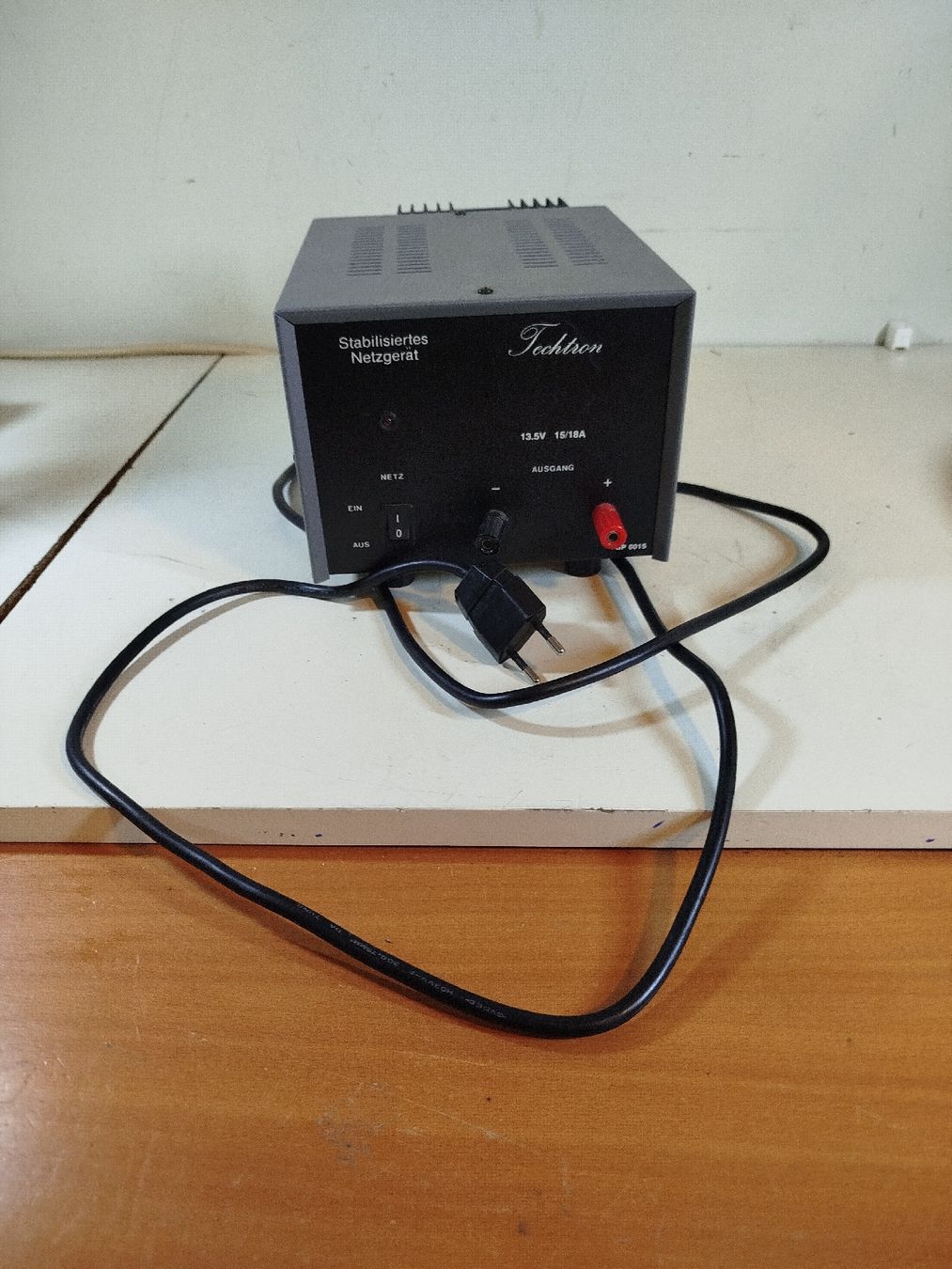 Alimentazione elettrica: Techtron stabilisiertes Netzgerät - SP 6015(em25) – Usato da Künten venduto da Schnaepplihuus 5