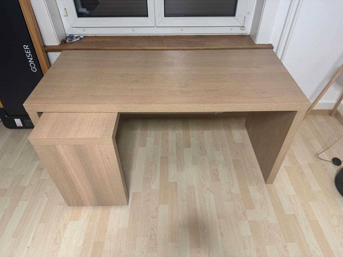 Ikea Schreibtische: Ikea MALM desk with pull-out side table, good condition – Gebraucht aus Zürich von von_65yj 1