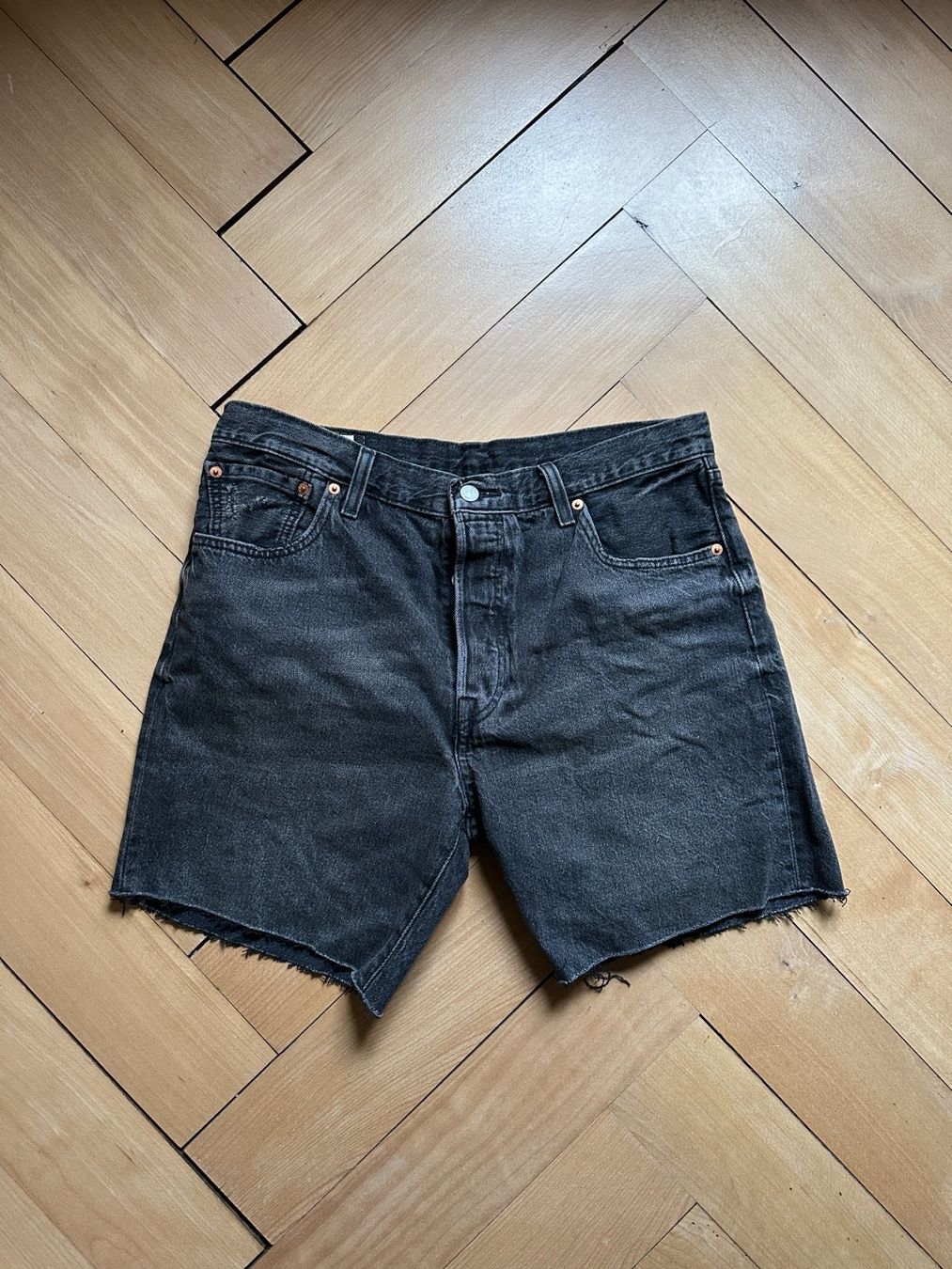 Levi's Jeans: LEVIS - Jeansshorts schwarz W34 – Usato da Zürich venduto da Diazaio