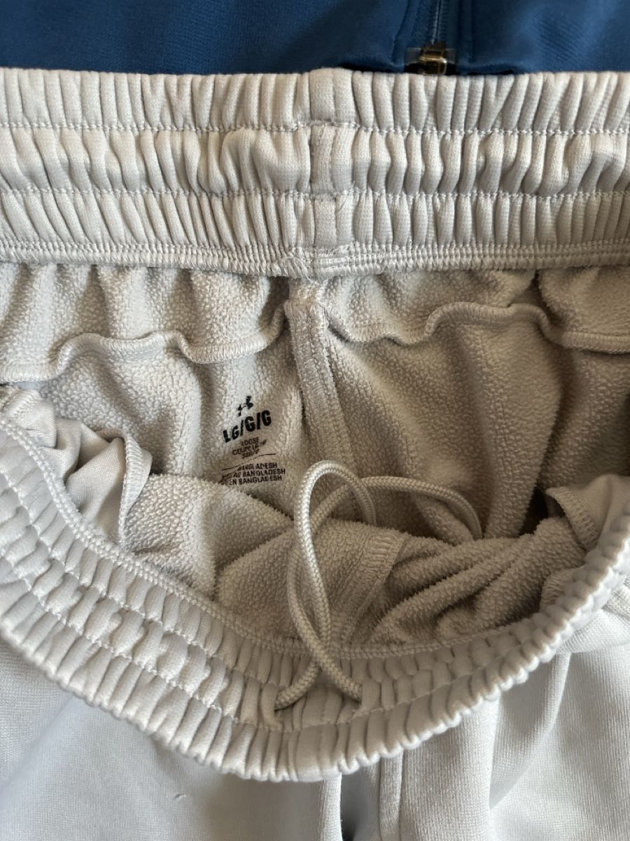 Under Armour Lotti di vestiti: Under Armour Set, neuwertig, Grösse L – Nuovo (secondo la descrizione) da Binningen venduto da nicestuff374 4