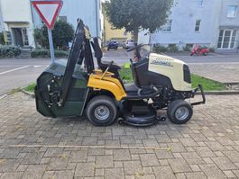 Rasentraktor Cub Cadet 4WD, Schneeschild und Wischmaschine
